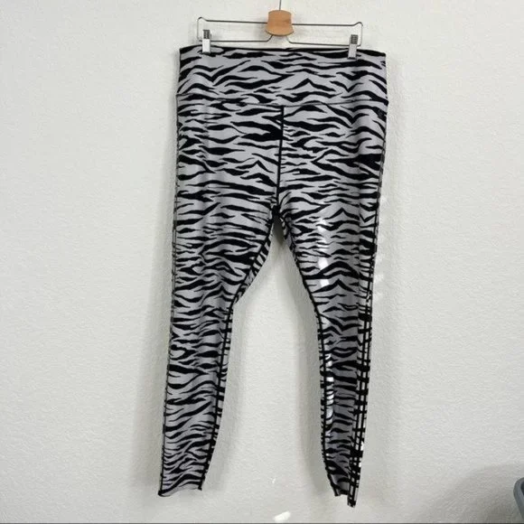 Good American Zebra Stripe Animal Print Tuxedo Tiger Leggings Sz 6 3XL XXXL - Picture 3 of 9